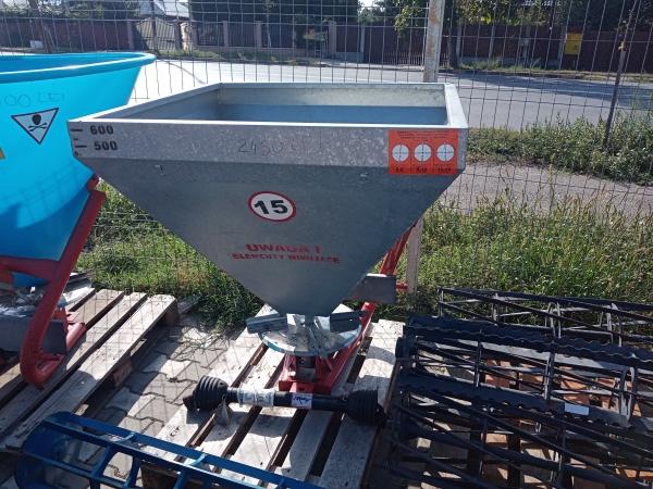 Distribuitor azot 600 kg, cuva din tabla zincata