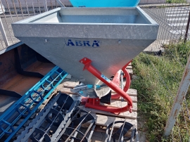 Distribuitor azot 600 kg, cuva din tabla zincata